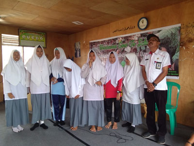 Ingin Sukses, Marlis Syarif Ingatkan Siswa Patuhi dan Hormati Orangtua dan Guru